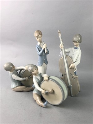 Lot 442 - A LOT OF FIVE LLADRO MUSICAL FIGURES