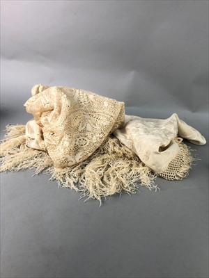 Lot 454 - A LOT OF LACE