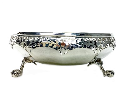 Lot 909 - A EARLY 20TH CENTURY SILVER BOWL
