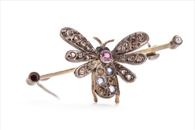 Lot 324 - AN EARLY TWENTIETH CENTURY INSECT BROOCH