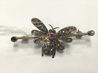 Lot 324 - AN EARLY TWENTIETH CENTURY INSECT BROOCH