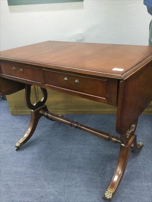 Lot 499 - A REPRODUCTION MAHOGANY SOFA TABLE