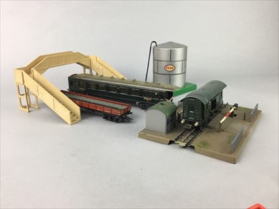 Lot 32 - A LOT OF TRACK AND RAILSIDE ACCESSORIES