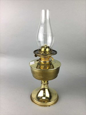 Lot 255 - AN EARLY 20TH CENTURY OIL LAMP