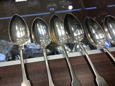 Lot 950 - A SET OF EARLY TO MID 19TH CENTURY SCOTTISH PROVINCIAL SILVER TABLE SPOONS