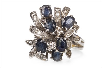 Lot 1330 - A MID 20TH CENTURY COCKTAIL RING