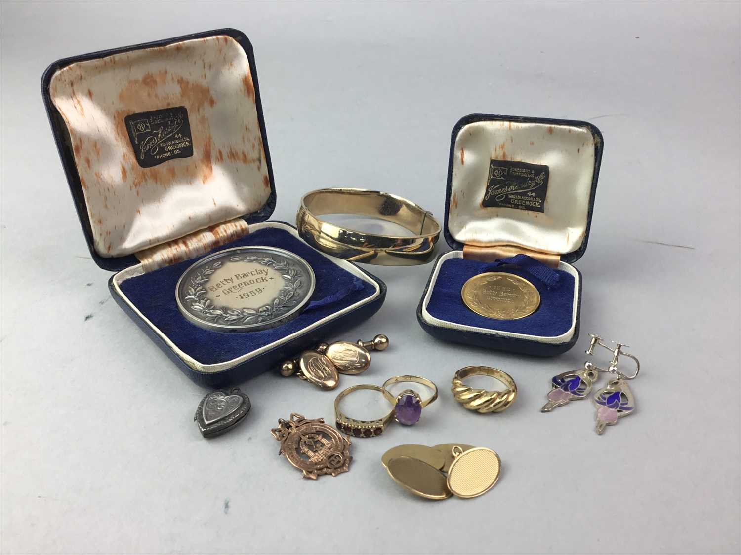 Lot 12 - A LOT OF GOLD AND OTHER JEWELLERY