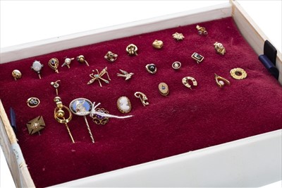 Lot 1340 - A LOT OF GEM SET AND OTHER PINS