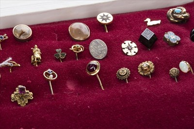 Lot 1320 - A LOT OF GEM SET AND OTHER PINS