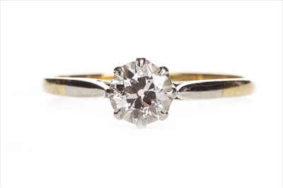 Lot 1344 - A DIAMOND SOLITAIRE RING