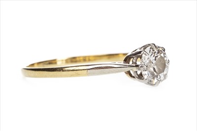Lot 1344 - A DIAMOND SOLITAIRE RING