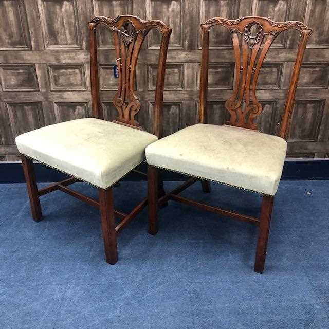 Lot 1747 - A SET OF SIX MAHOGANY DINING CHAIRS