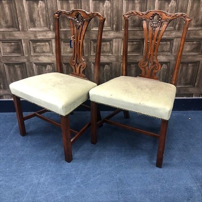 Lot 1747 - A SET OF SIX MAHOGANY DINING CHAIRS