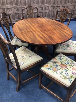 Lot 289 - A MAHOGANY OVAL TILT TOP BREAKFAST TABLE AND SIX CHAIRS
