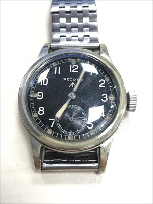 Lot 822 - A GENTLEMAN'S RECORD MILITARY ISSUE WATCH