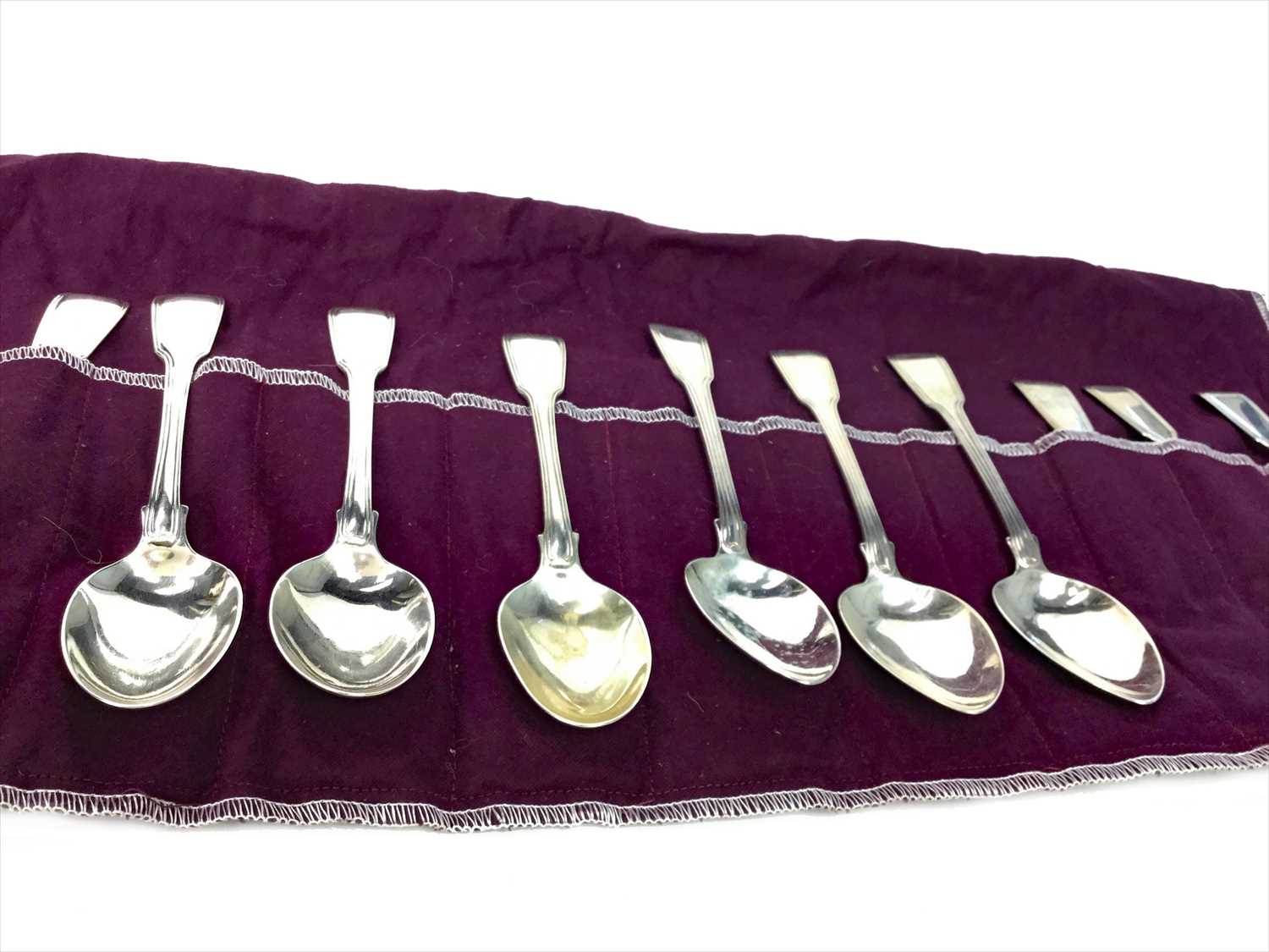 Lot 946 - A COMPOSITE SET OF TWELVE EARLY 20TH CENTURY DESSERT SPOONS
