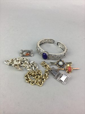 Lot 82 - A LOT OF SILVER AND OTHER JEWELLERY