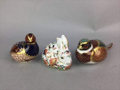 Lot 317 - TWO ROYAL CROWN DERBY IMARI PATTERNED BIRDS AND OTHER ROYAL CROWN DERBY