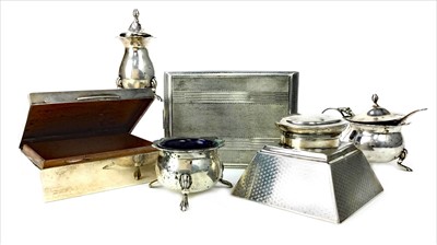 Lot 974 - A SILVER INKWELL AND OTHER ITEMS