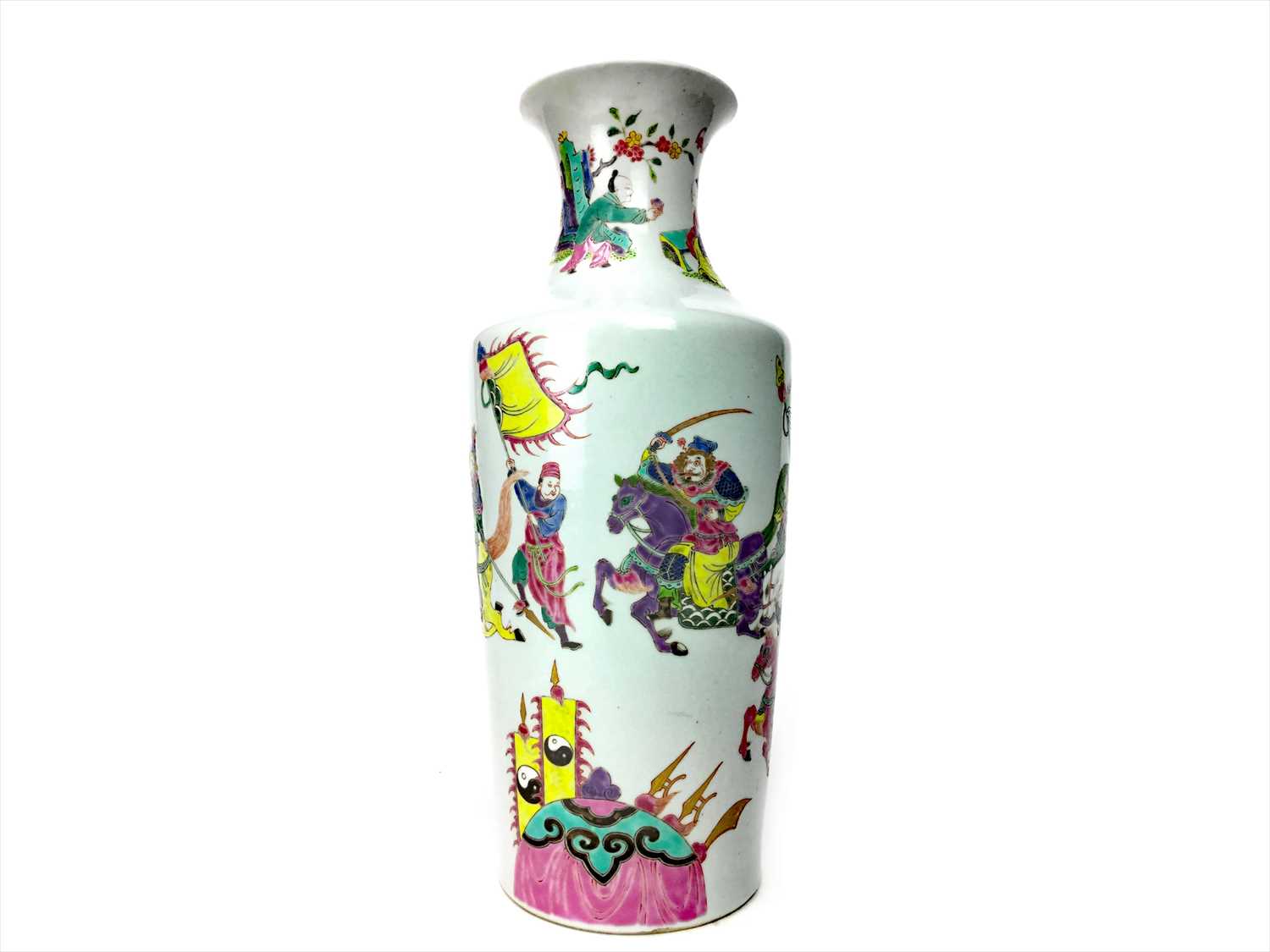 Lot 999 - A 20TH CENTURY FAMILLE ROSE VASE