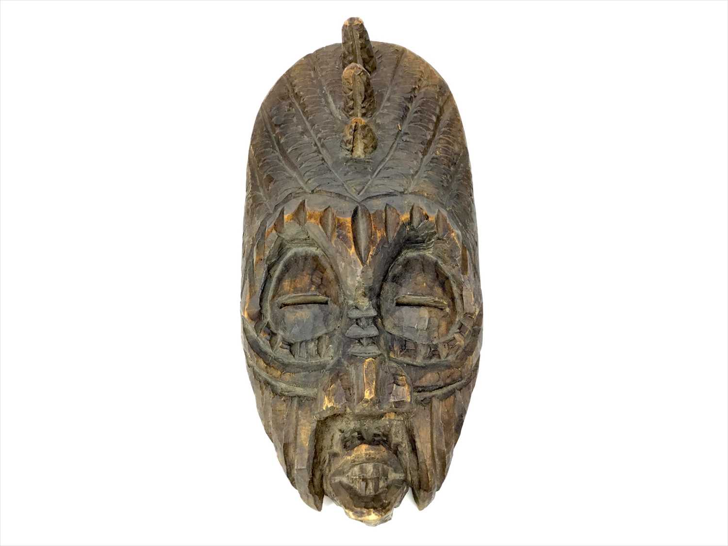 Lot 998 - A 20TH CENTURY AFRICAN WALL MASK
