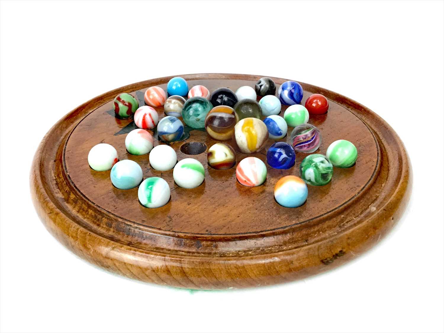Lot 1762 - A 19TH CENTURY SOLITAIRE BOARD AND MARBLES