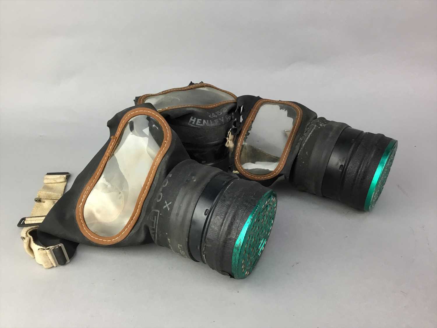 Lot 23 - A LOT OF THREE BOXED WWII GAS MASKS