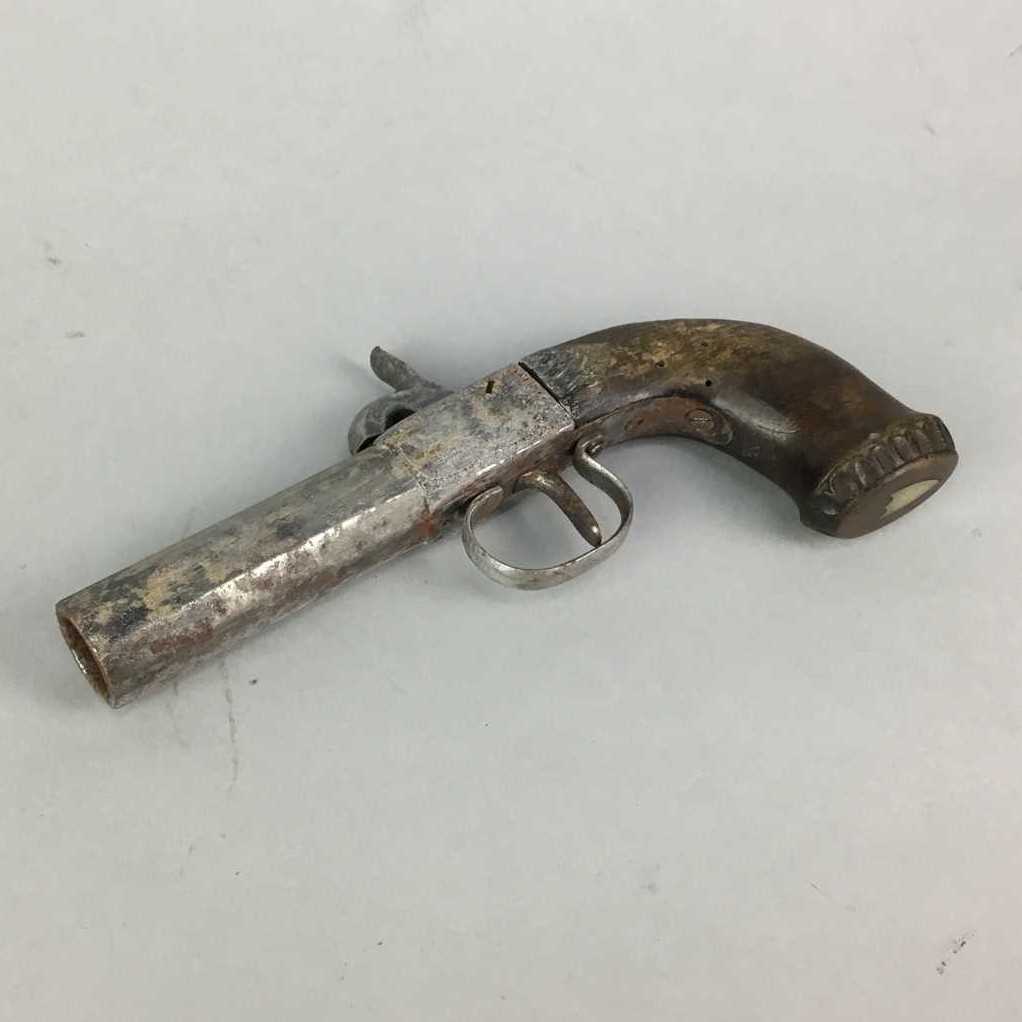 Lot 31 - A 19TH CENTURY PERCUSSION POCKET PISTOL