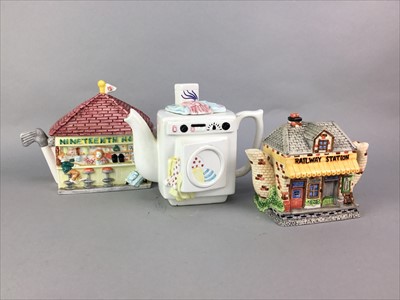 Lot 273 - A COLLECTION OF NOVELTY CERAMIC TEAPOTS