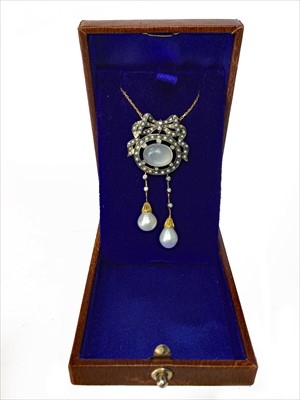 Lot 1354 - A MOONSTONE AND PEARL NECKLACE