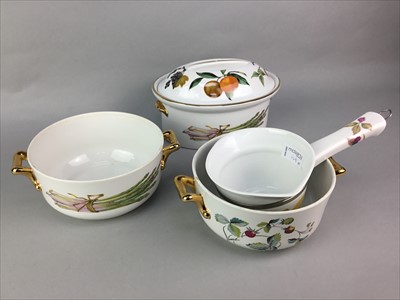 Lot 129 - A LOT OF ROYAL WORCESTER EVESHAM PATTERN SERVING DISHES