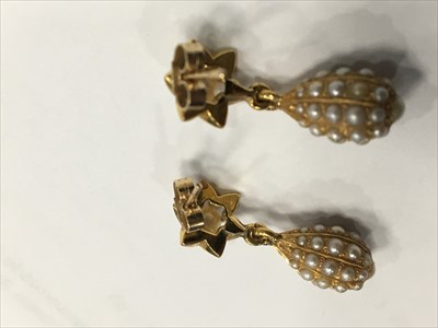 Lot 303 - A PAIR OF VICTORIAN STYLE EARRINGS