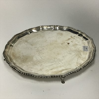 Lot 850 - AN EARLY 20TH CENTURY SILVER SALVER