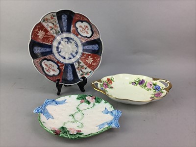 Lot 115 - A JAPANESE CIRCULAR DISH, OVOID VASE AND OTHER CERAMICS