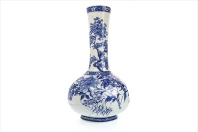 Lot 1025 - EARLY 20TH CENTURY CHINESE BLUE AND WHITE VASE