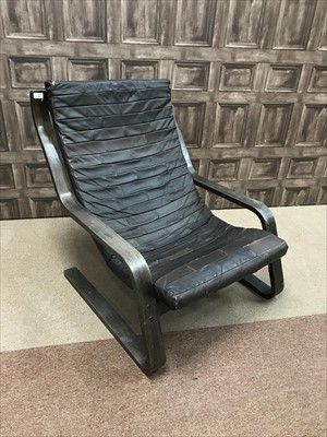 Lot 240 - A MODERN LEATHER LOUNGE CHAIR