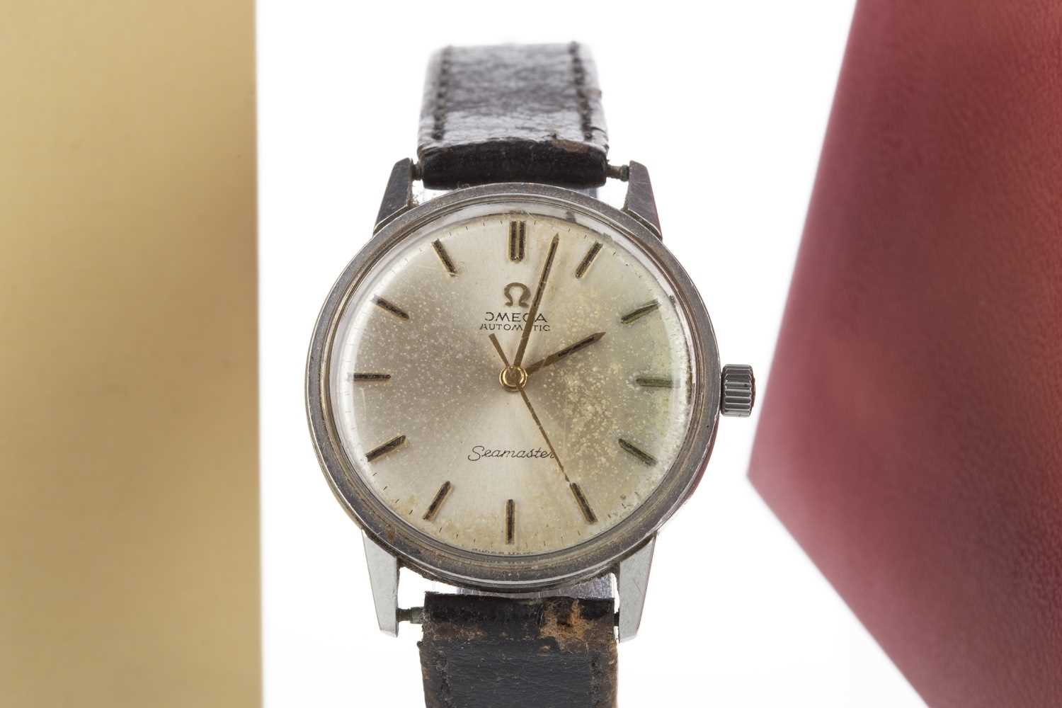 Lot 824 - A GENTLEMAN'S OMEGA AUTOMATIC SEAMASTER WATCH