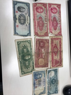 Lot 37 - A LOT OF COINS AND INTERNATIONAL BANKNOTES