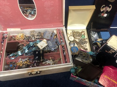 Lot 77 - A LARGE COLLECTION OF COSTUME JEWELLERY