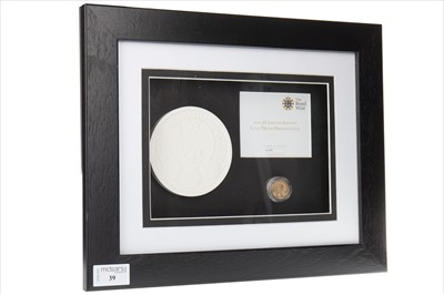 Lot 39 - A THE ROYAL MINT 2010 £1 LIMITED EDITION GOLD PROOF PRESENTATION