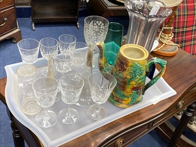 Lot 432 - A GLASS CELERY VASE, GLASS JUG, COFFEE POT AND OTHER ITEMS