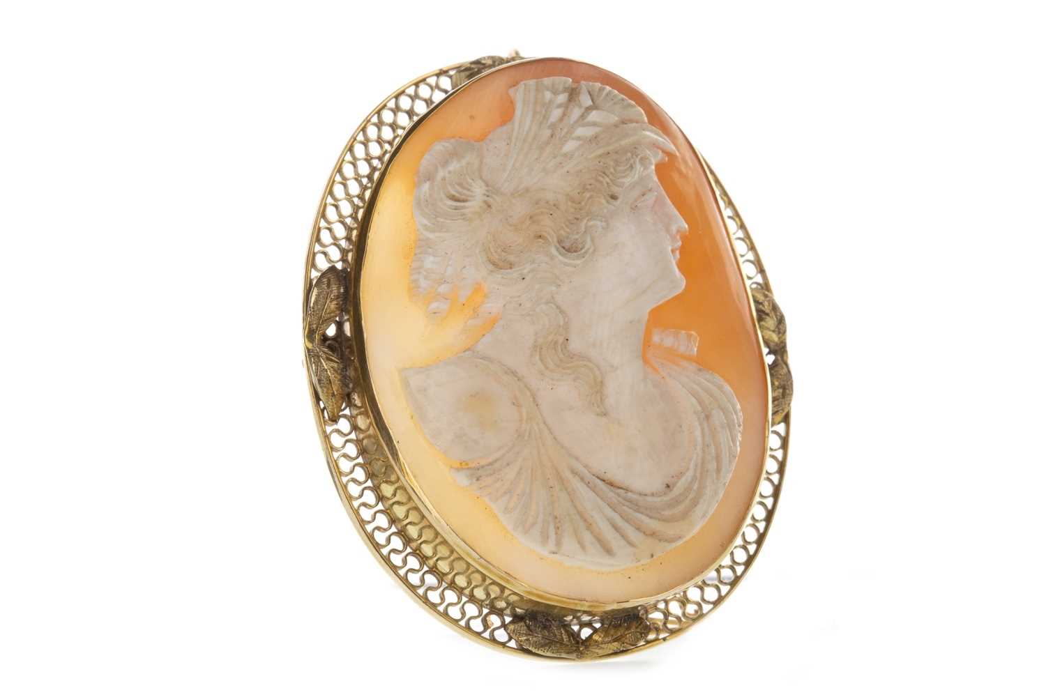 Lot 357 - A VICTORIAN CAMEO BROOCH