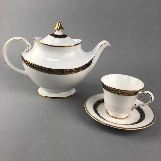 Lot 214 - A ROYAL DOULTON HARLOW PATTERN DINNER SERVICE