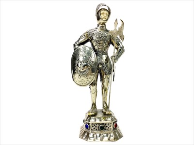 Lot 1340 - A EARLY 20TH CENTURY SILVER PLATED FIGURE OF A KNIGHT IN ARMOUR