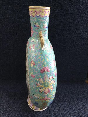 Lot 708 - A PAIR OF EARLY 20TH CENTURY CHINESE MOON FLASK VASES
