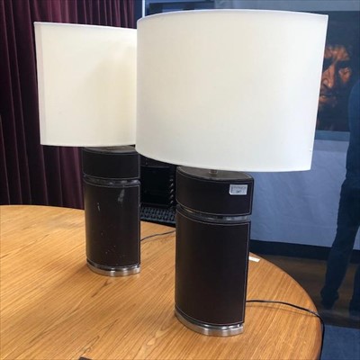 Lot 247 - A PAIR OF MODERN TABLE LAMPS WITH CREAM SHADES