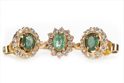 Lot 1310 - A GREEN GEM AND DIAMOND RING AND MATCHING EARRINGS