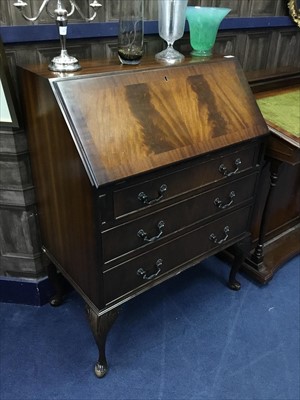 Lot 326 - A MAHOGANY REPRODUCTION BUREAU