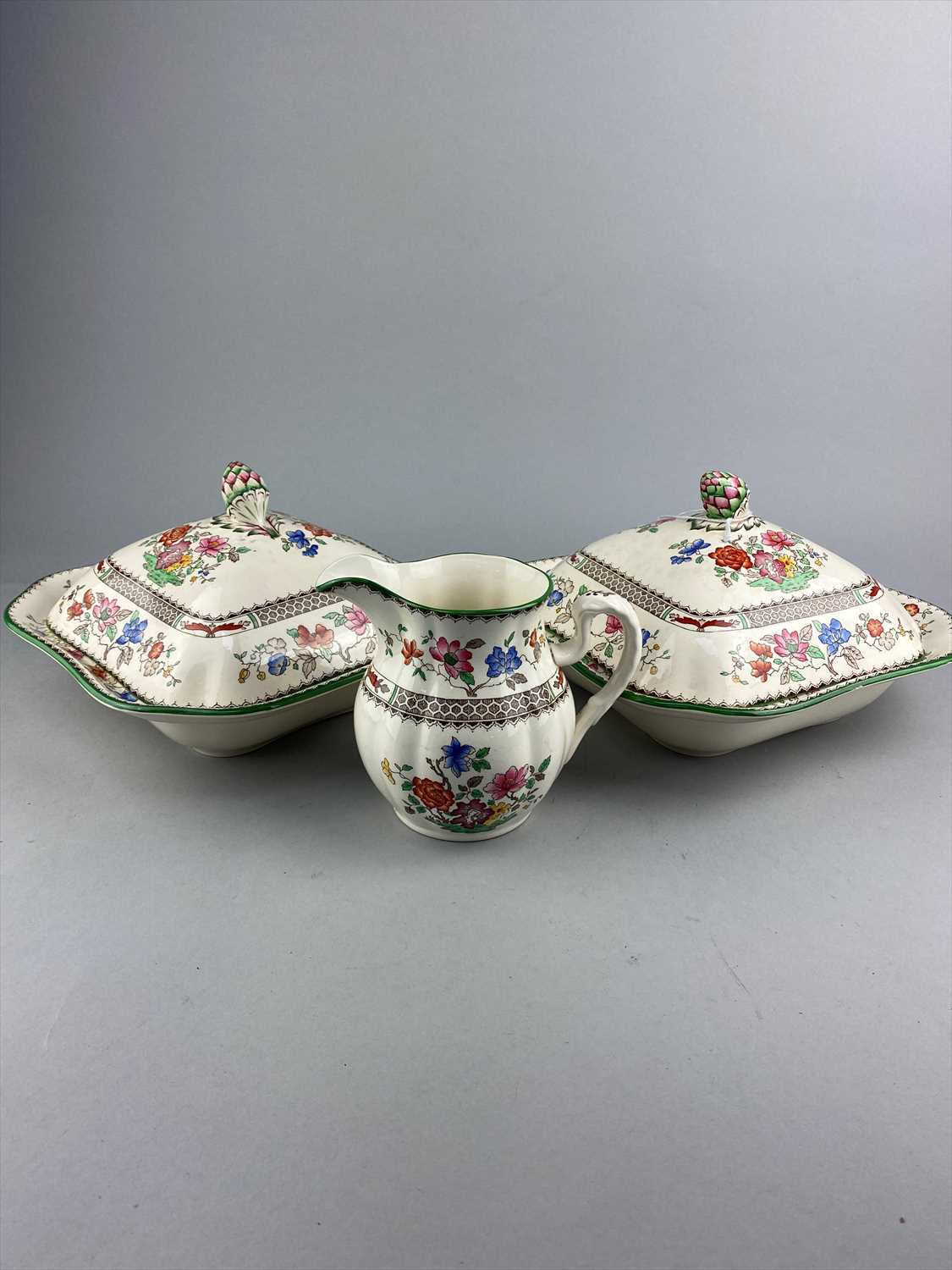 Lot 150 - A COPELAND SPODE 'CHINESE ROSE' PATTERN PART DINNER SERVICE