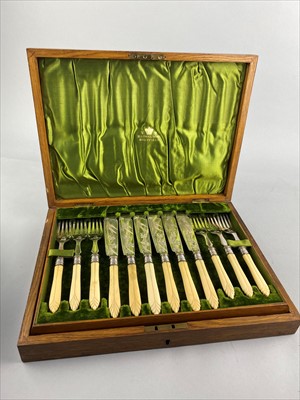 Lot 267 - A CASED SILVER TEASPOONS AND TONGS SET AND OTHER SILVER PLATED WARES